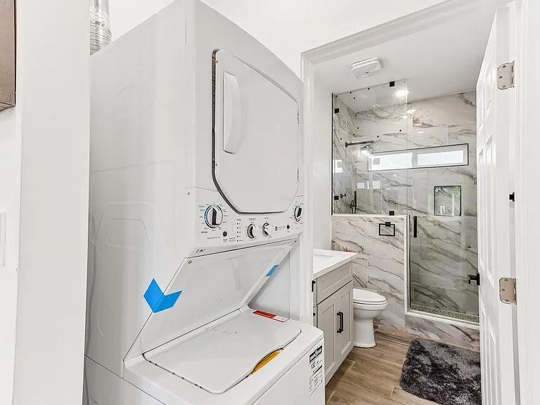 509 S Barranca St #B — Photo 12