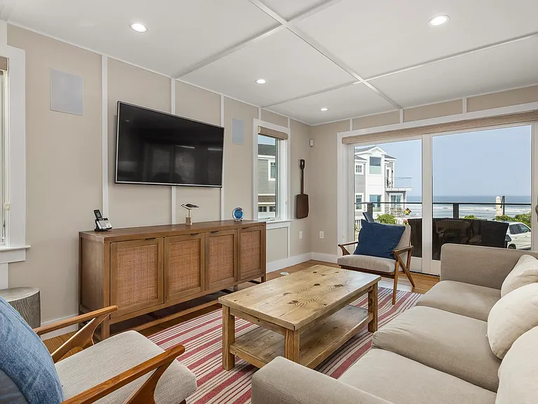 2256 Ocean Blvd — Photo 3