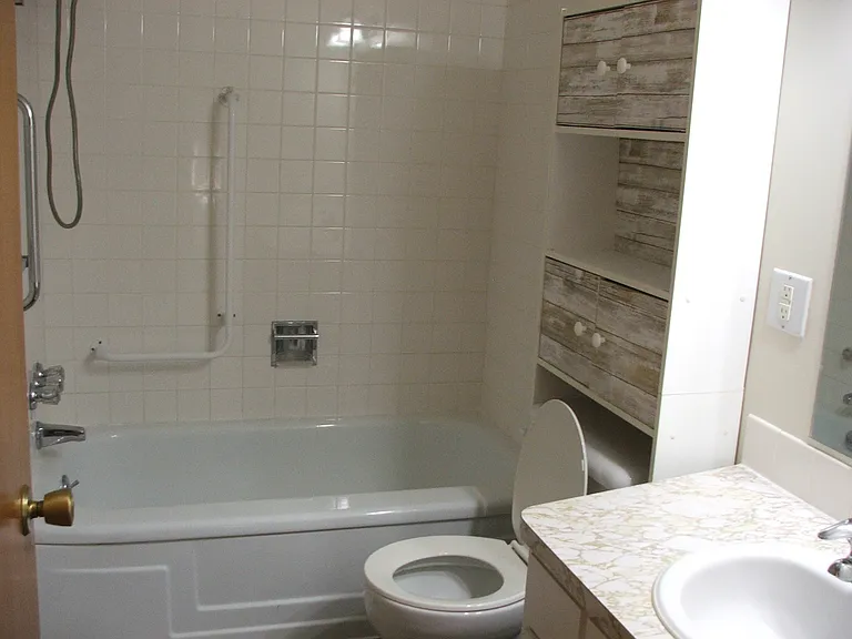 1941 Mayor Magrath Dr S — Photo 23