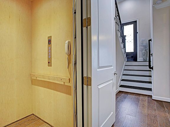 3rd image of 839 Dunleigh Meadows Ln