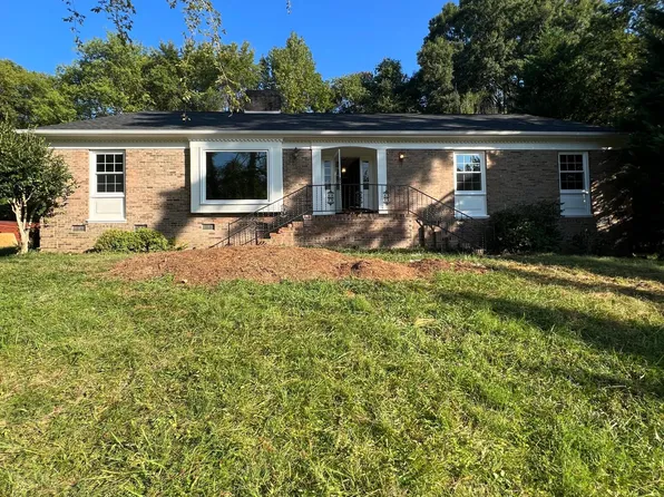 2731 Huntingtowne Farms Ln, Charlotte, NC 28210