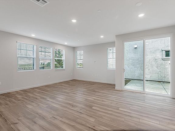 5th image of 133 Clownfish Street