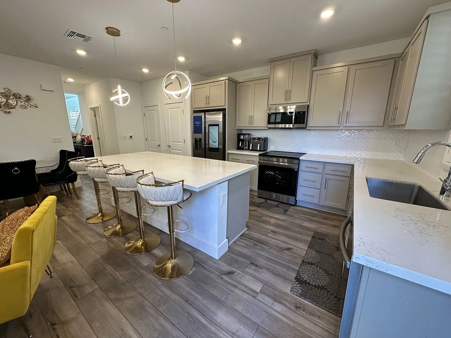 Gorgeous Mountain House Energy Efficient Home — Photo 1