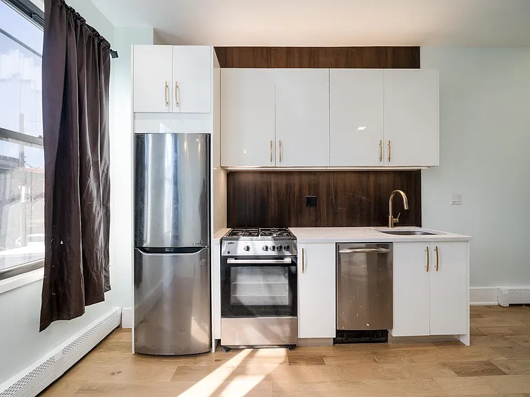 541 Newark Ave #3R — Photo 2