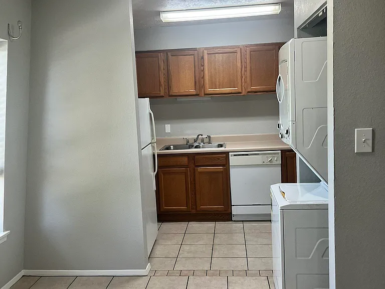 2020 Continental Ave #225 — Photo 2