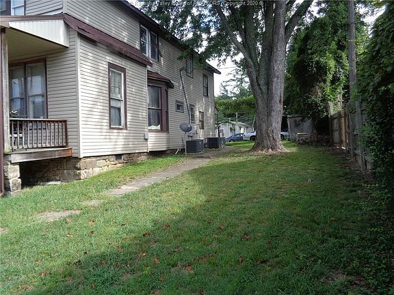 4th image of 816 1/2 Washington St W