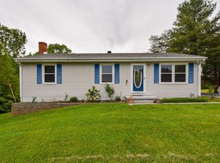 201 Crestbourne Dr, Goodview, VA 24095