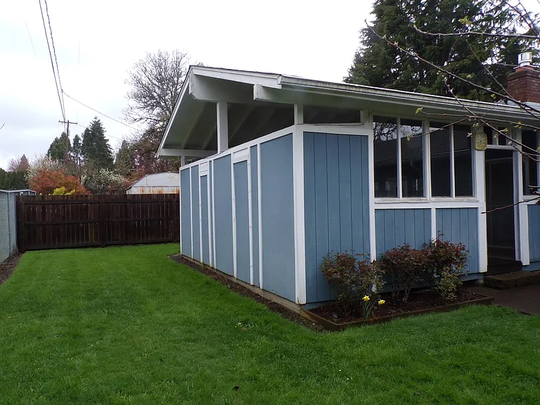 2740 NW Stewart St — Photo 35