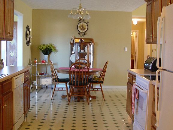 ENTER FROM GARAGE TO KITCHEN AND EATING AREA.