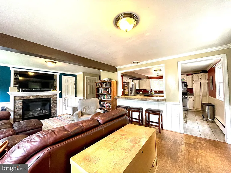 10315 Beaumont St — Photo 6