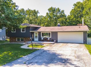 8549 Carriage Hills Rd, Bloomington, IL 61705