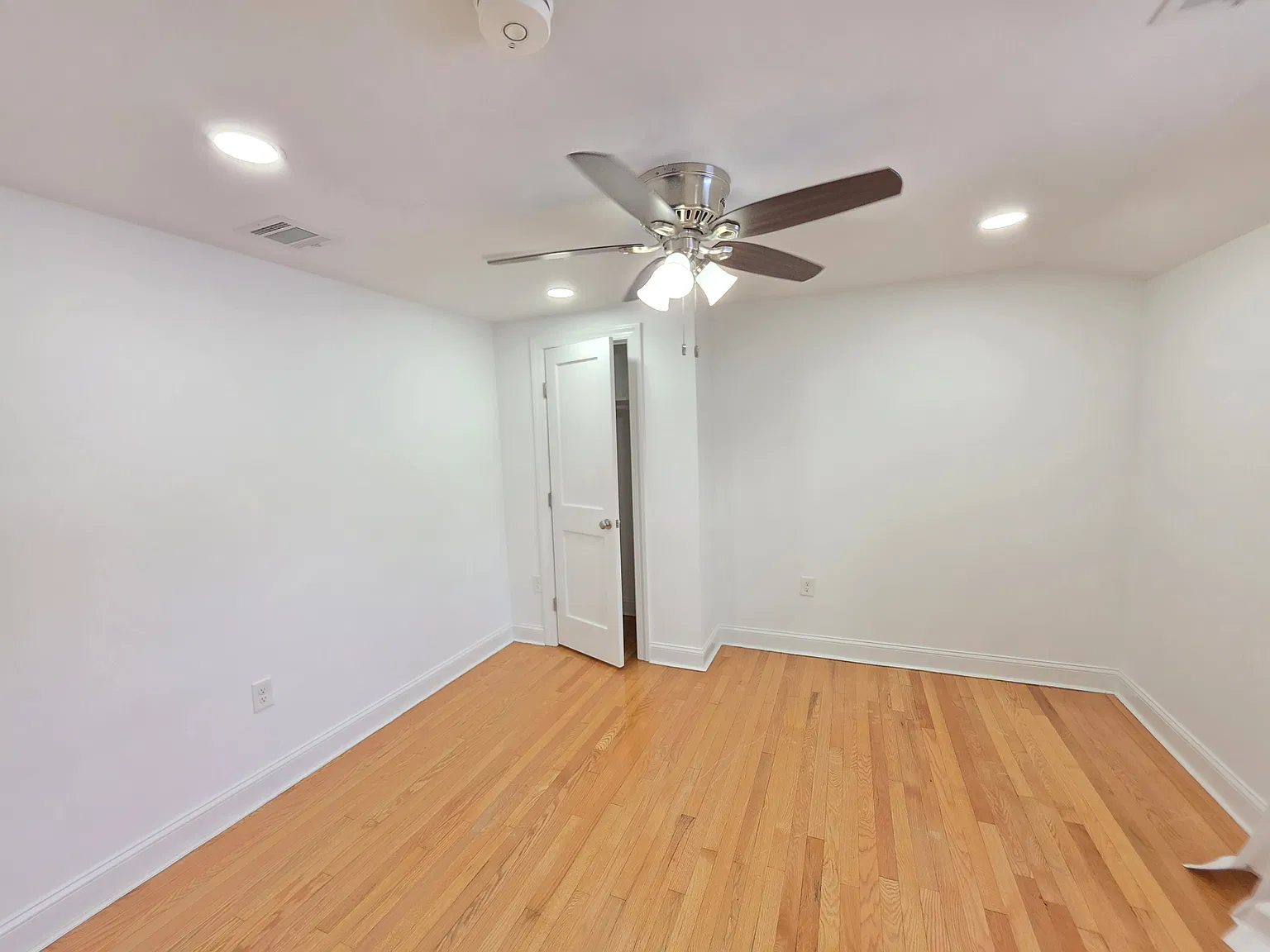 3 bed, 1750 sqft, $2,500 — Photo 4