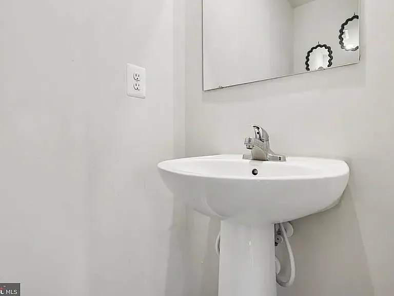 18222 Capital Ct — Photo 8