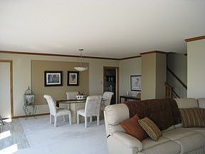 3rd image of 4643 Lake Ave