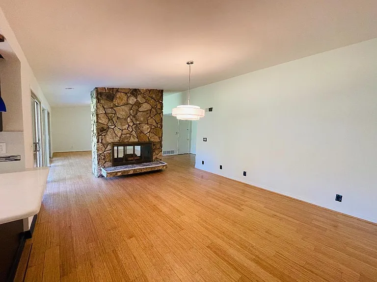 431 E Sandra Ave — Photo 7