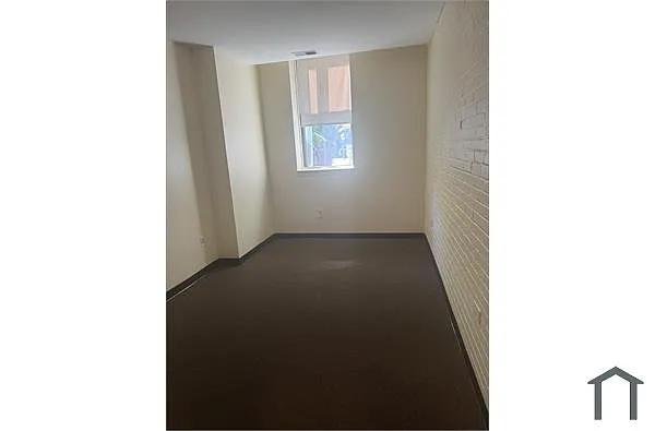 Building Photo - 314 Bedford St #8