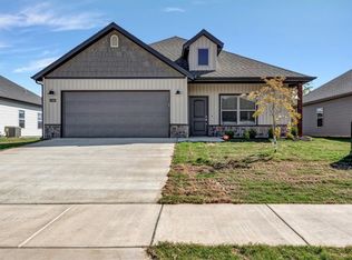 1310 Mount Hood Dr, Centerton, AR 72719