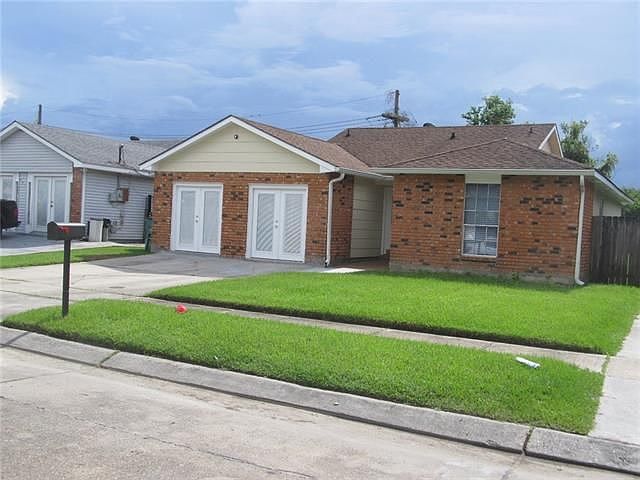 1st image of 865 Kingsway Dr E