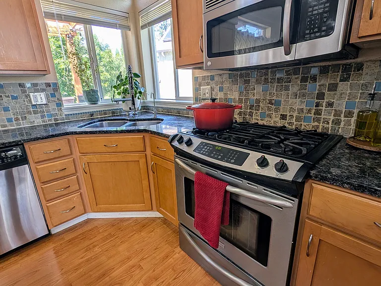Kitchen, gas fireplace, steel appliances