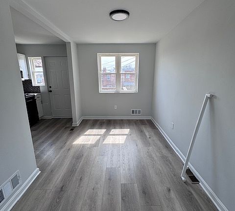 3rd image of 7855 Wynbrook Rd