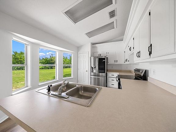 4th image of 2771 NE 66th St