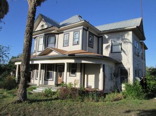 402 S Orange St, Sabinal, TX 78881