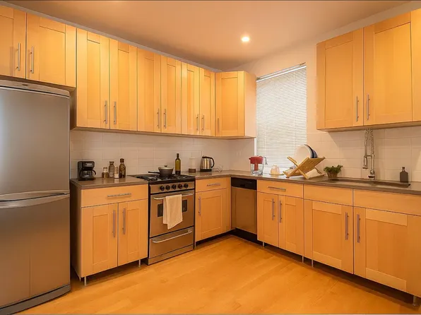 272 Leonard Street image 3 of 4