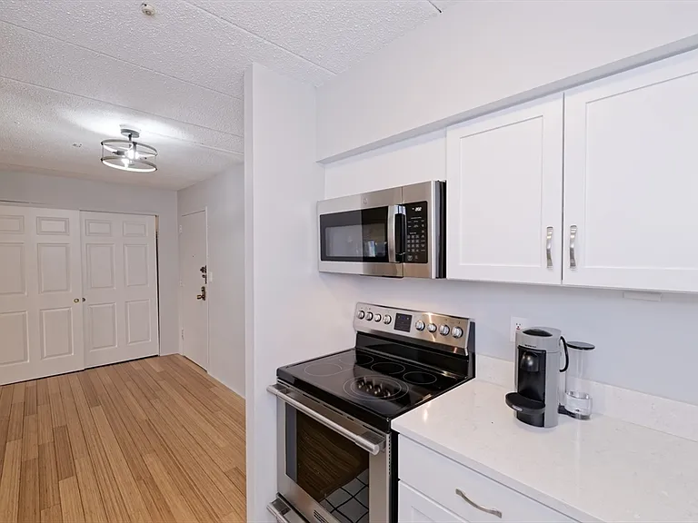 125 Pleasant St #201 — Photo 9