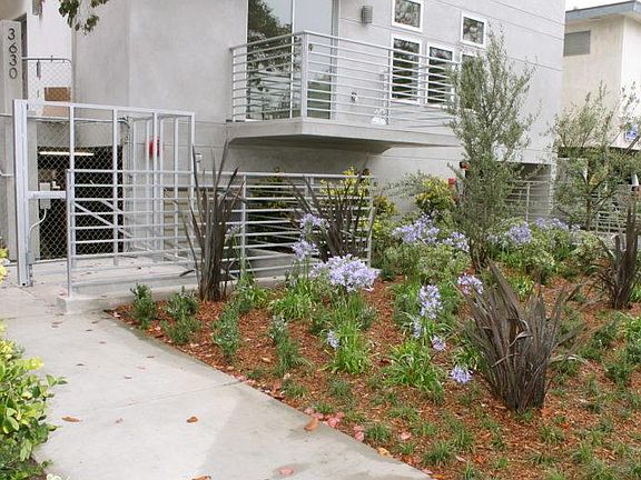 5th image of 3630 Mentone Ave #102
