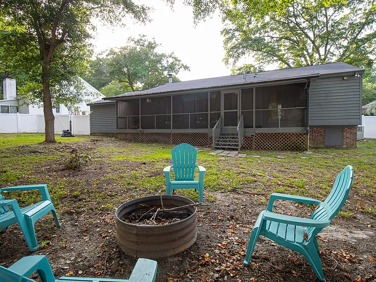 140 Land Of Lakes Cir — Photo 33