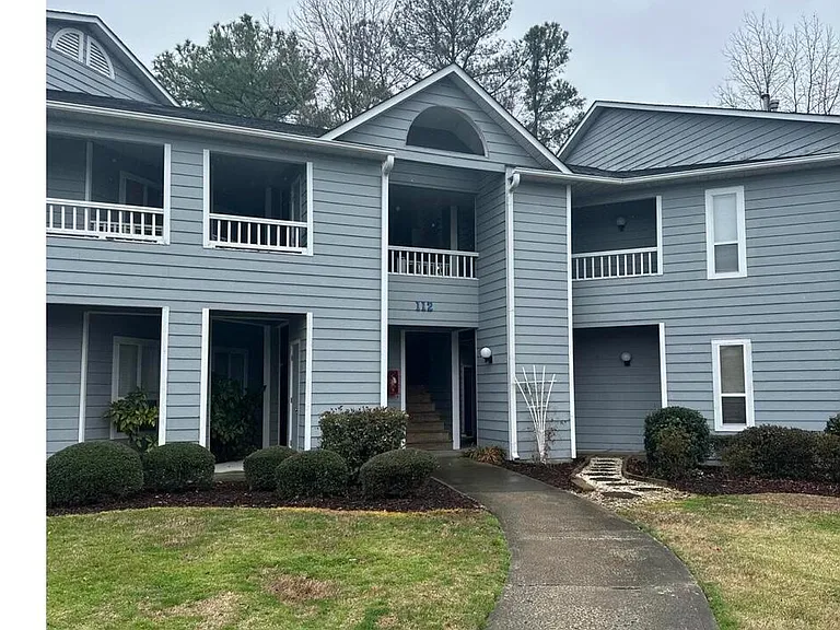 112 Breezewood Dr #E — Photo 1