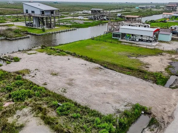 1400 Van Zant, Gilchrist, TX 77617