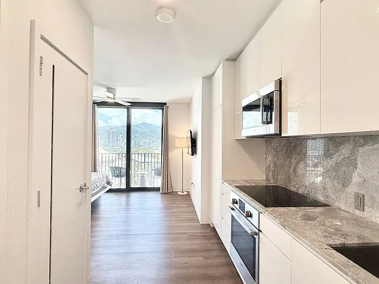 987 Queen St #1216 — Photo 2