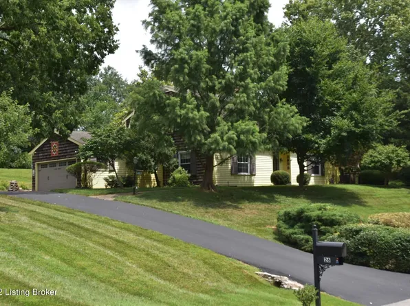 26 Rio Vista Dr, Indian Hills, KY 40207