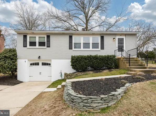 5 Daisy Dr, West Grove, PA 19390