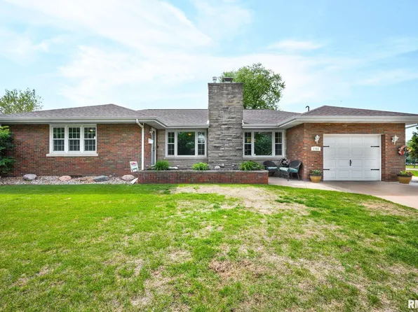 1711 Short Dr, Pekin, IL 61554