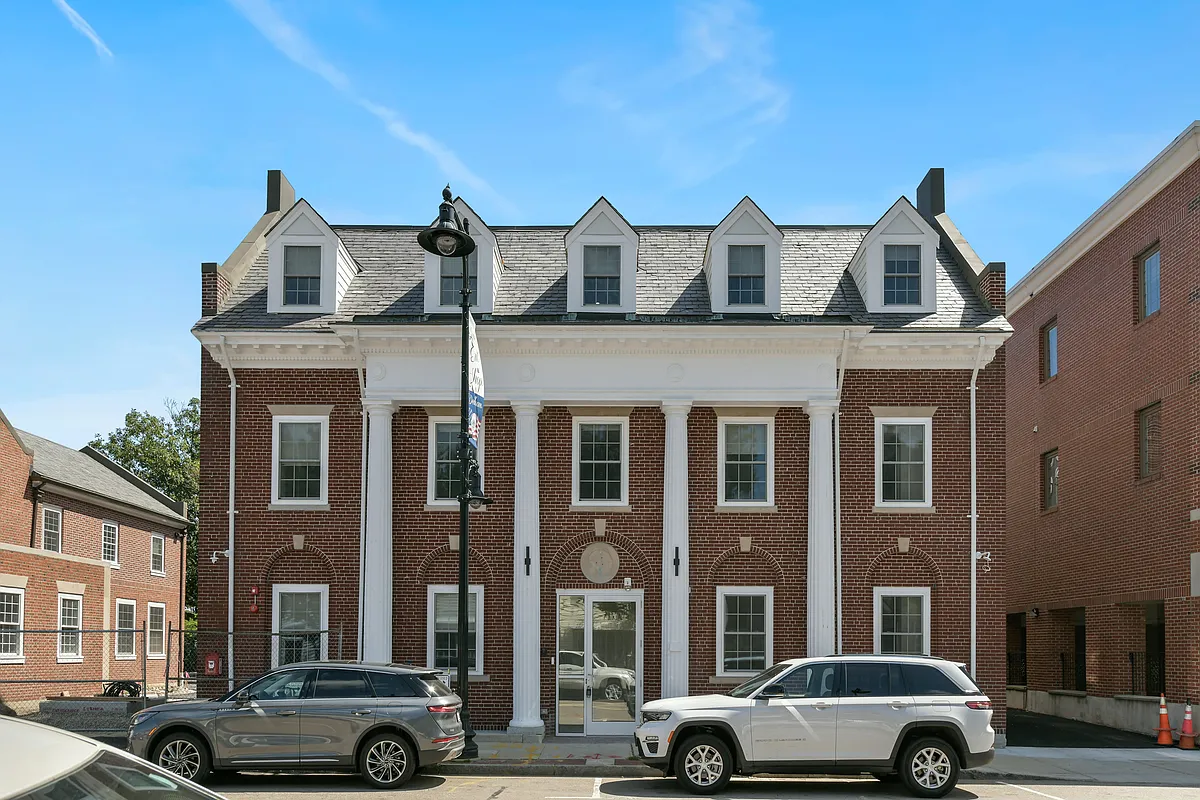 Building Photo - 410 Washington St #204