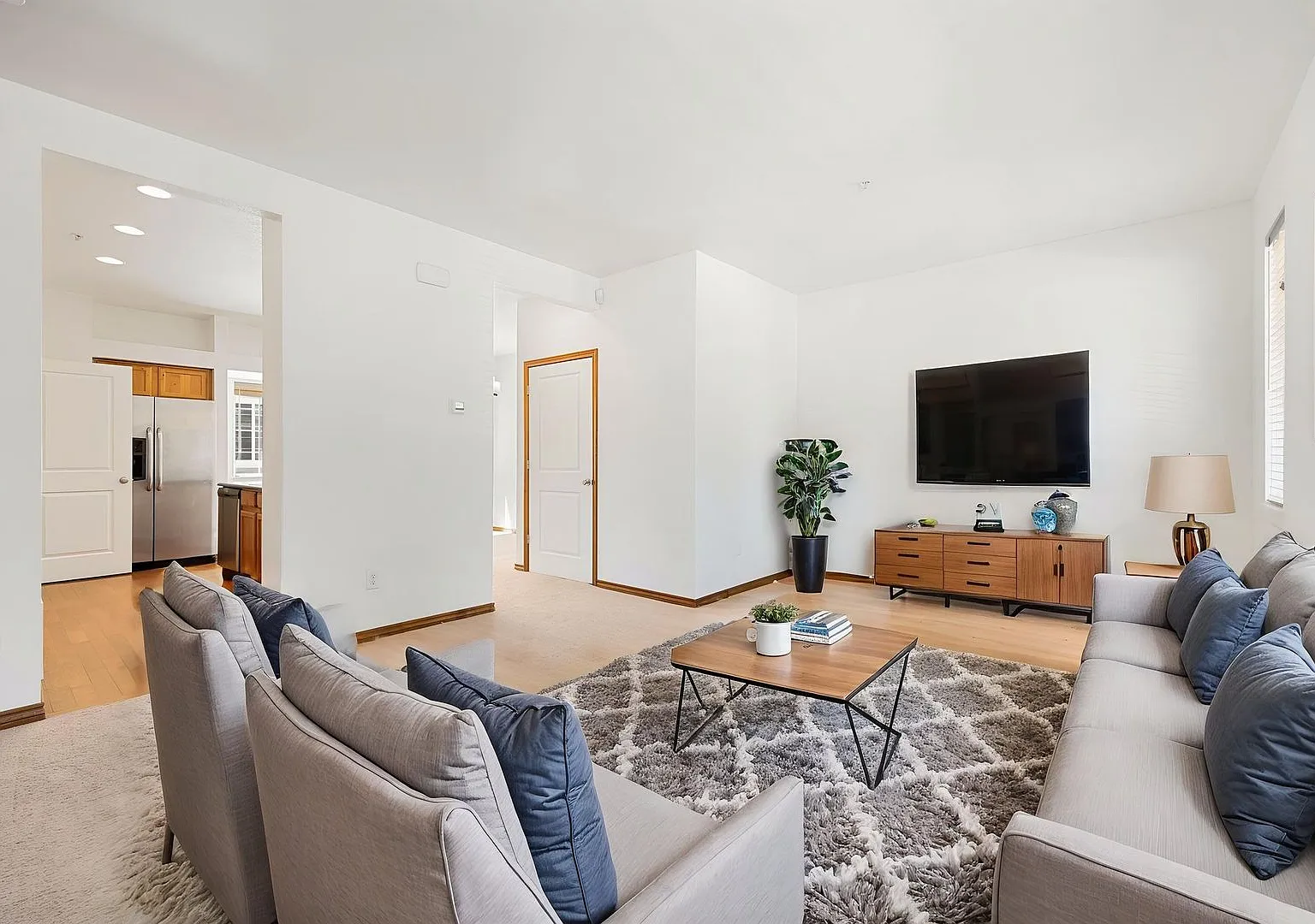 $500 Off Rent if Lease Starts by 9/5! — Photo 4