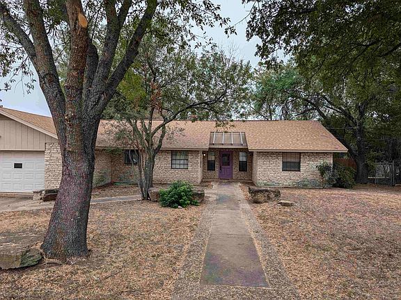 3rd image of 904 Sherman Drive