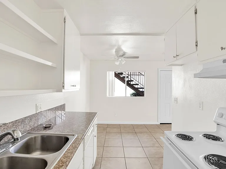 25269 Park Ave #A-21 — Photo 10