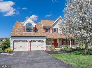 2098 Rhoda Ave, Mount Joy, PA 17552