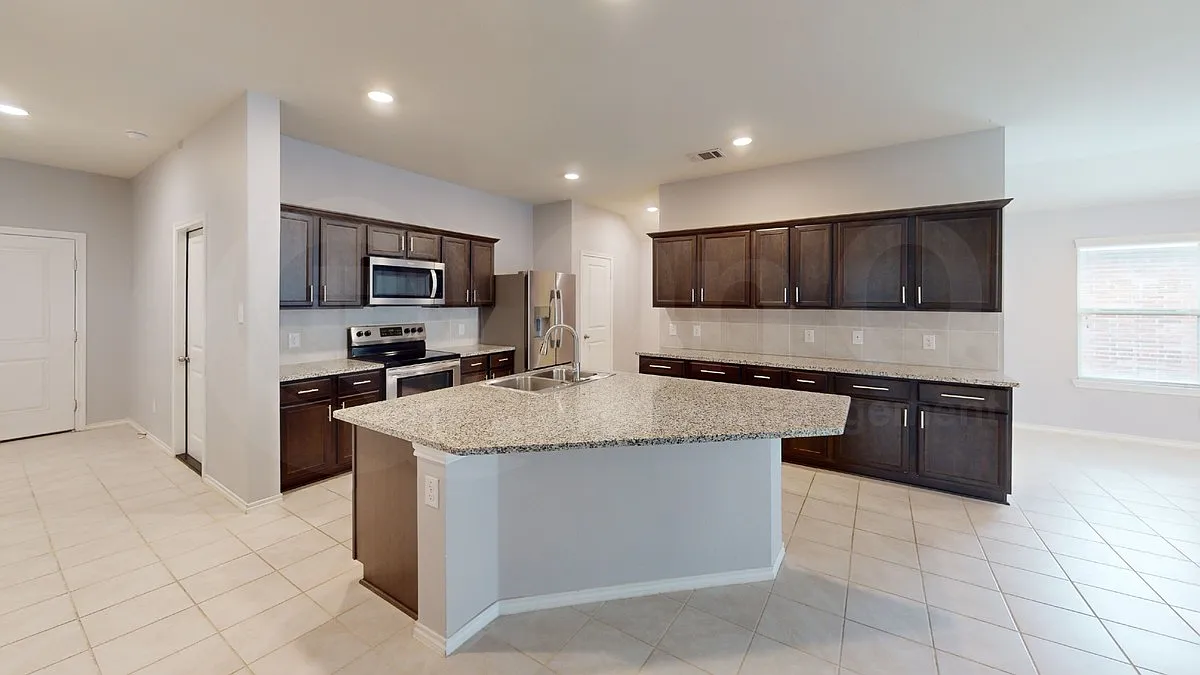 4 bed, 2.0 bath, 2080 sqft, $1,999 — Photo 3