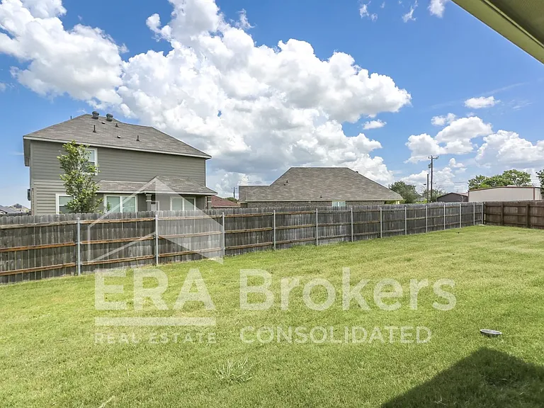 909 Clanton Cv — Photo 23