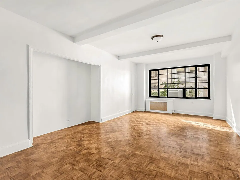310 E 44th St #306