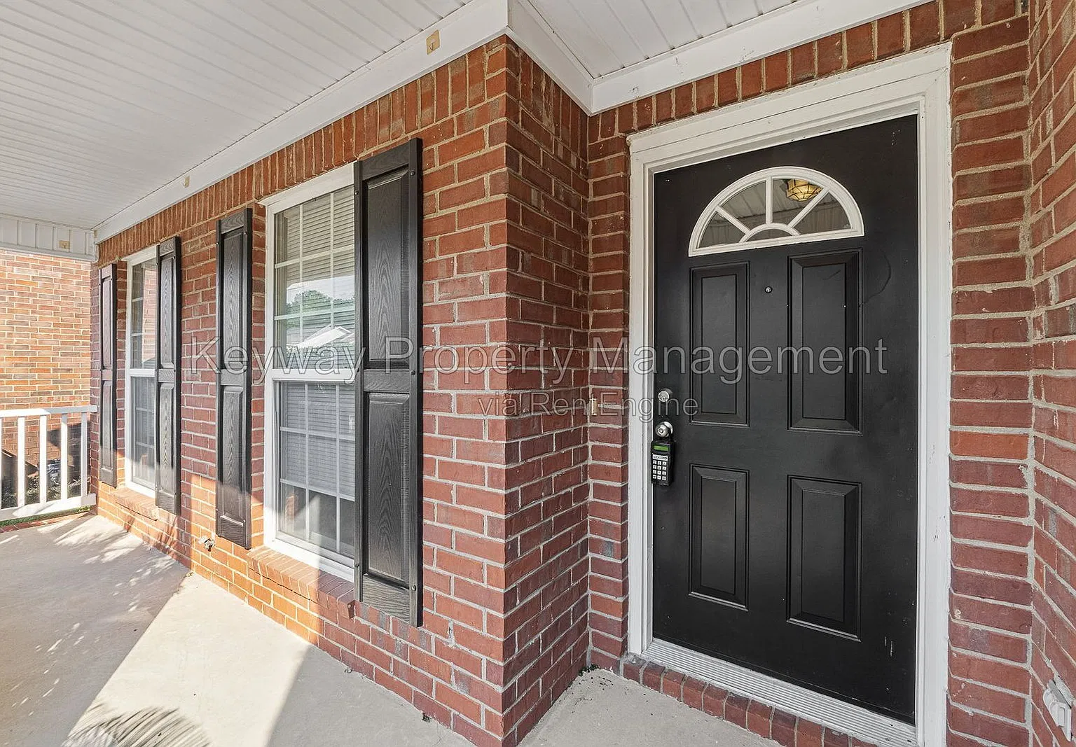 4 bed, 2.5 bath, 2360 sqft, $1,930 — Photo 3
