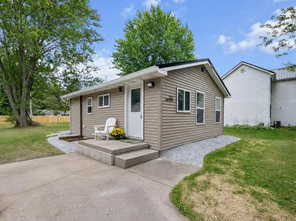331 1st St, Breckenridge, MI 48615