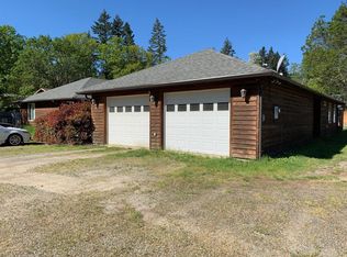 330 N Sawyer Ave, Cave Junction, OR