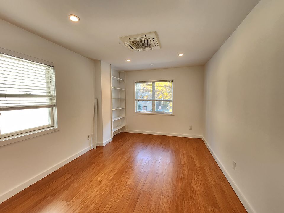 1st image of 2112 33rd St
