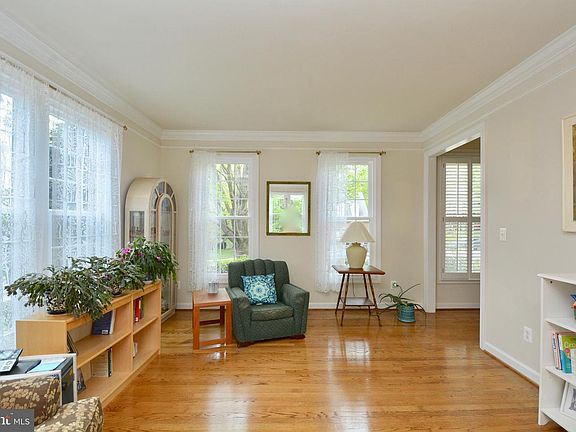 4th image of 8605 Woodland Heights Ct