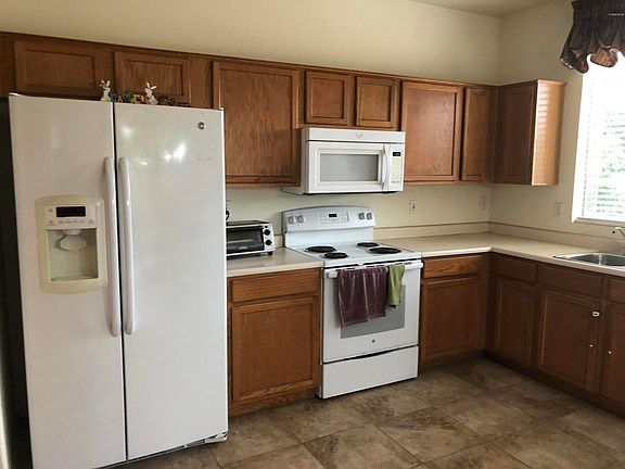 4th image of 5772 W Puget Ave